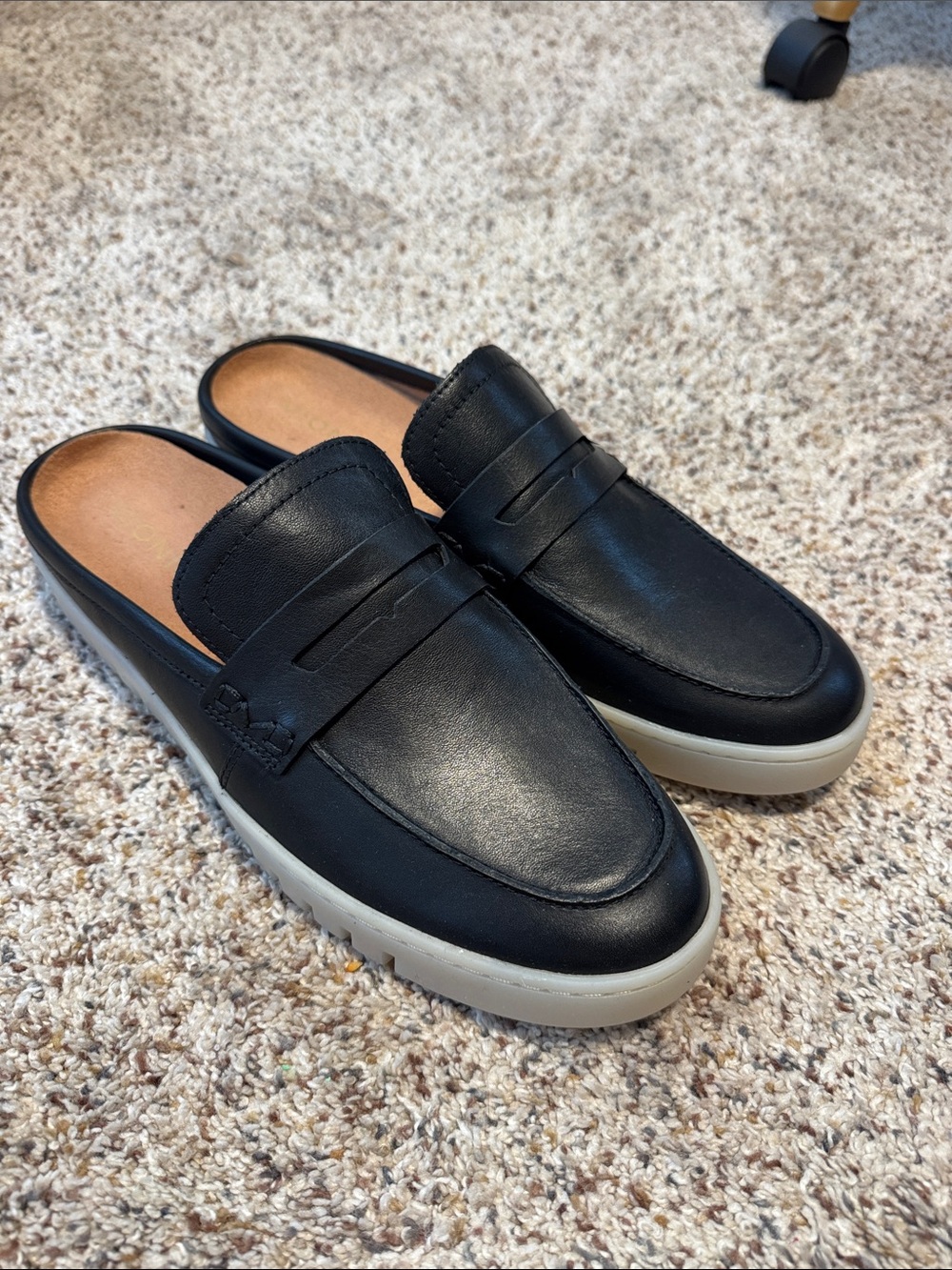 NWOT Vionic Uptown Mule clogs